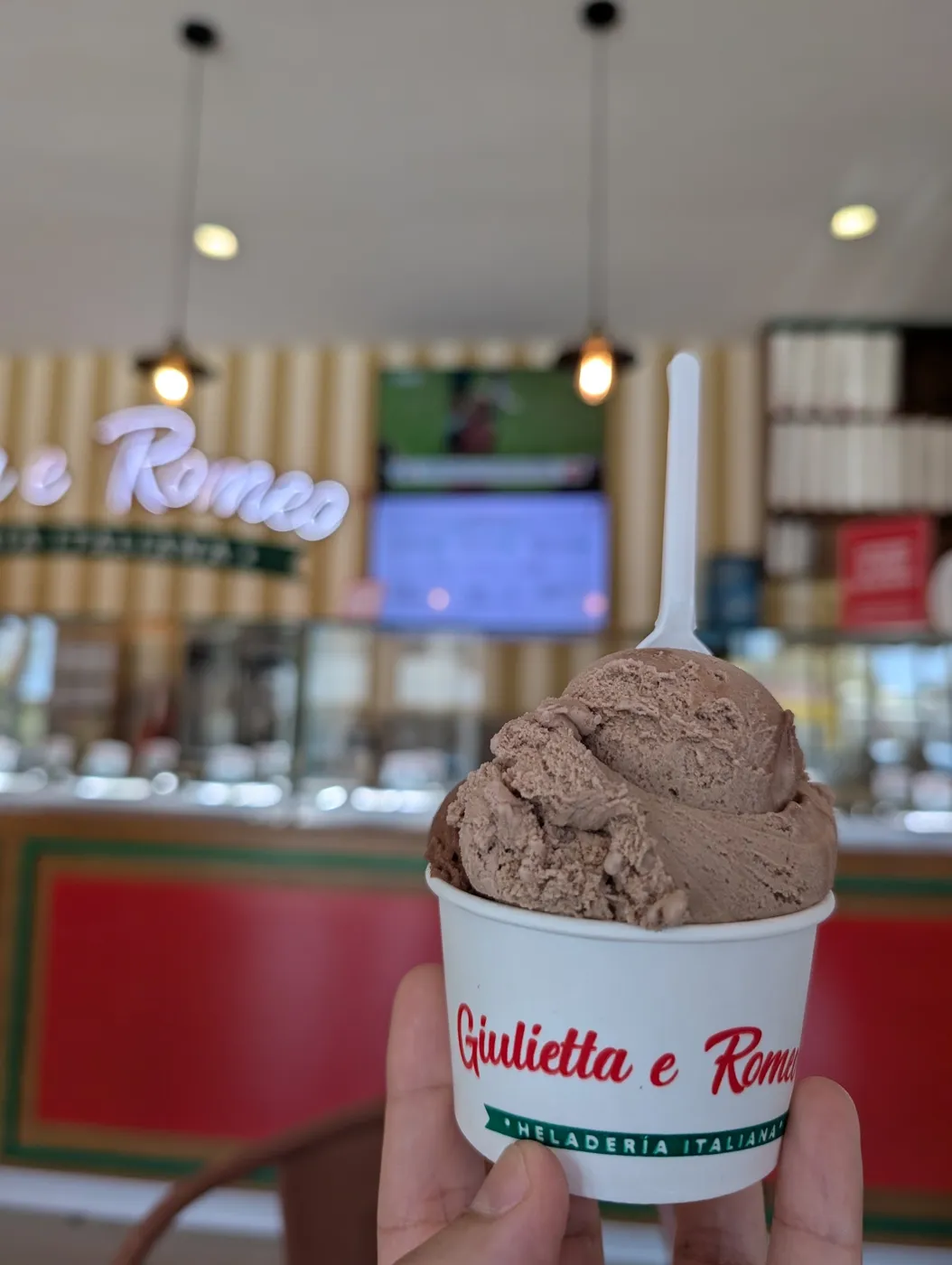 Vaso de gelato de chocolate